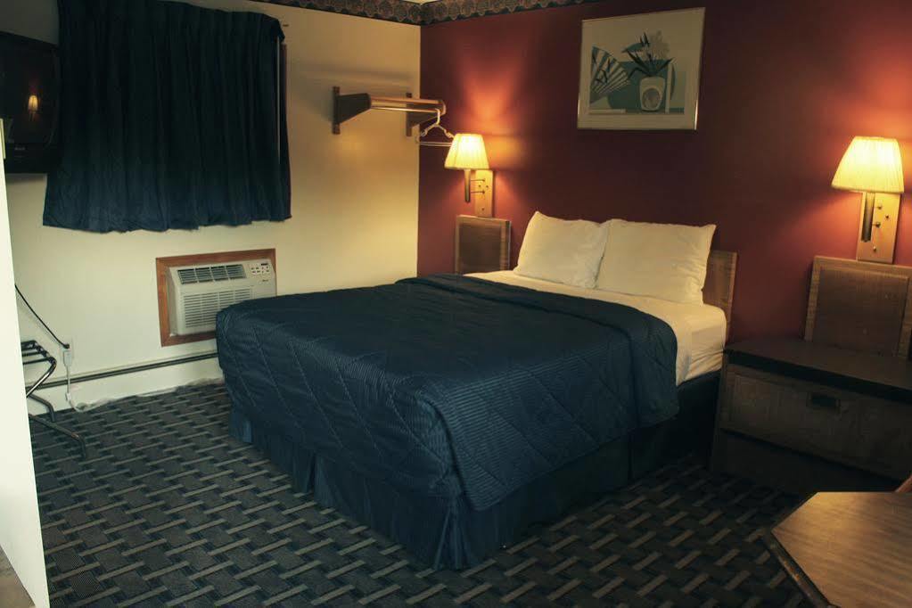 Budget Host Inn Fridley Exterior foto